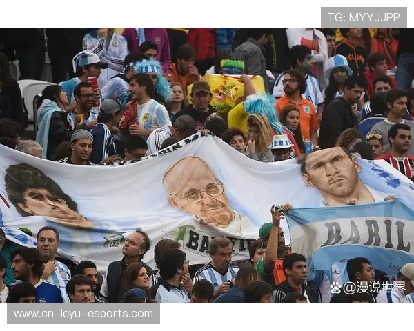 足球巨星拼尽全力汗水淋漓诠释奋斗精神感动无数球迷